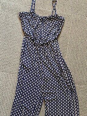 Kaleigh jumpsuit with pockets! Navy geometric pattern. Medium. EUC.